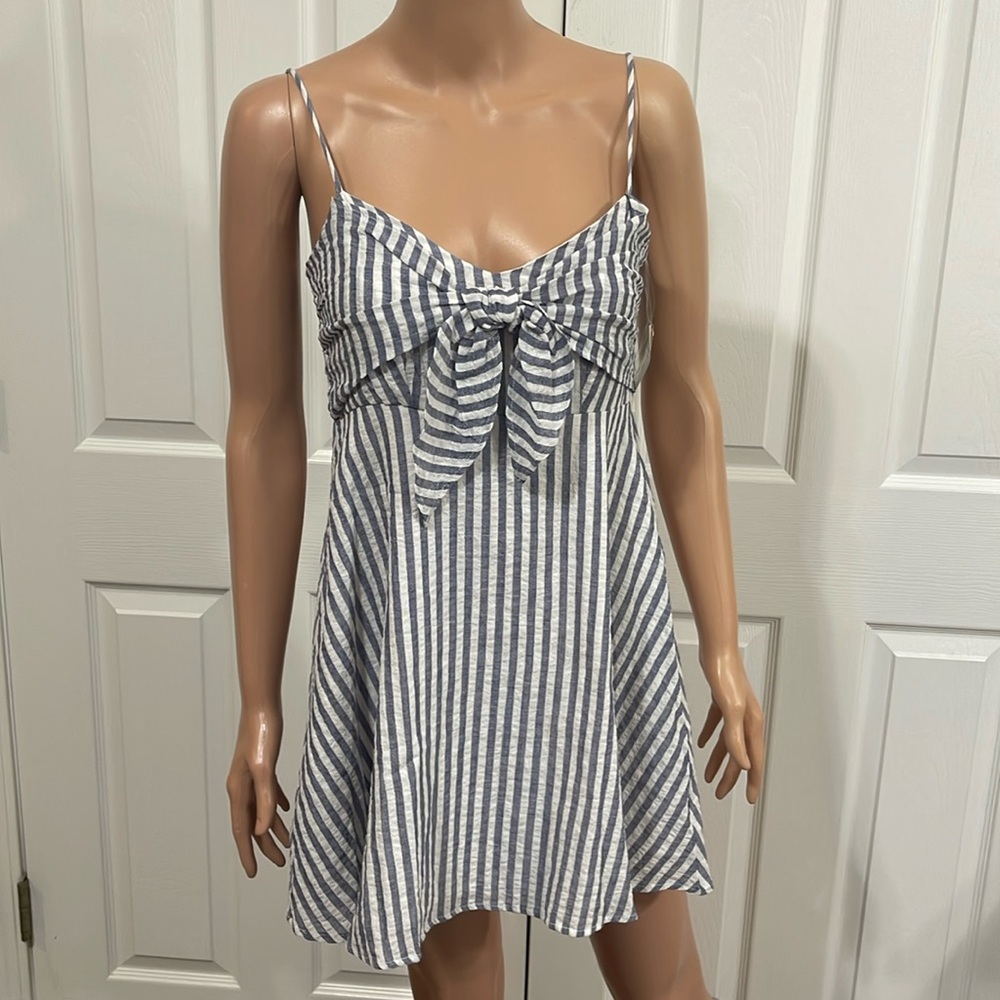 Beautiful Size XS Arizona Jeans Co Top in Navy Blue & White